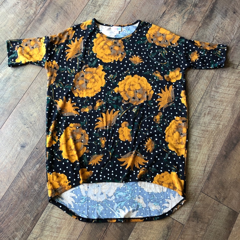 🎉10/$10 Lularoe Irma tunic top size xs